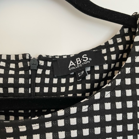 ABS dress - Picture 3 of 3